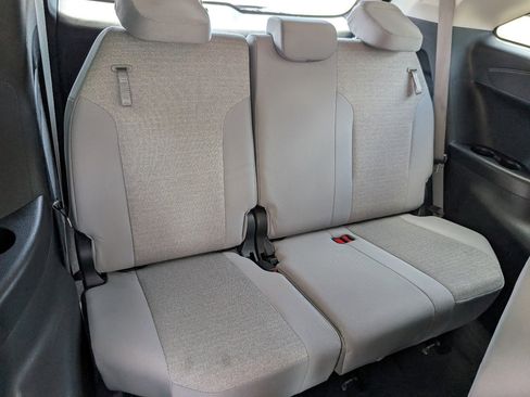 Used 2025 Toyota Sienna LE FWD image 6
