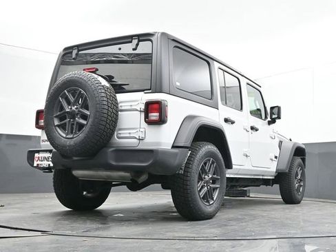 Used 2025 Jeep Wrangler Unlimited Sport AWD/4WD image 41