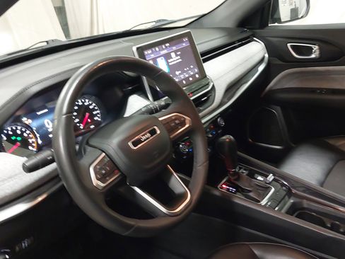 Used 2023 Jeep Compass Latitude w/ Convenience Group AWD/4WD image 17