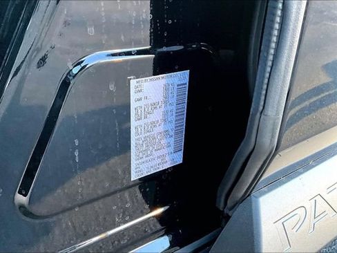 New 2025 Nissan Pathfinder SL image 13