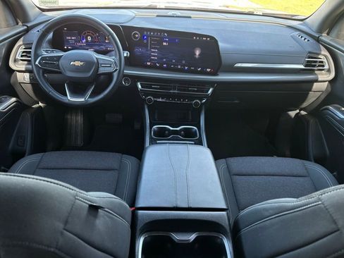 Used 2024 Chevrolet Traverse LT image 10