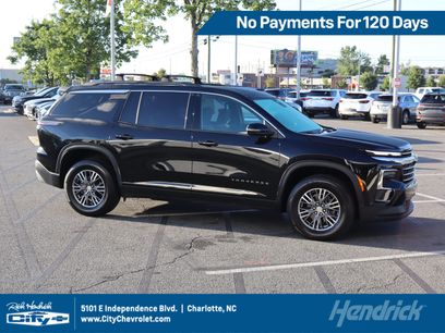 Used 2025 Chevrolet Traverse LT