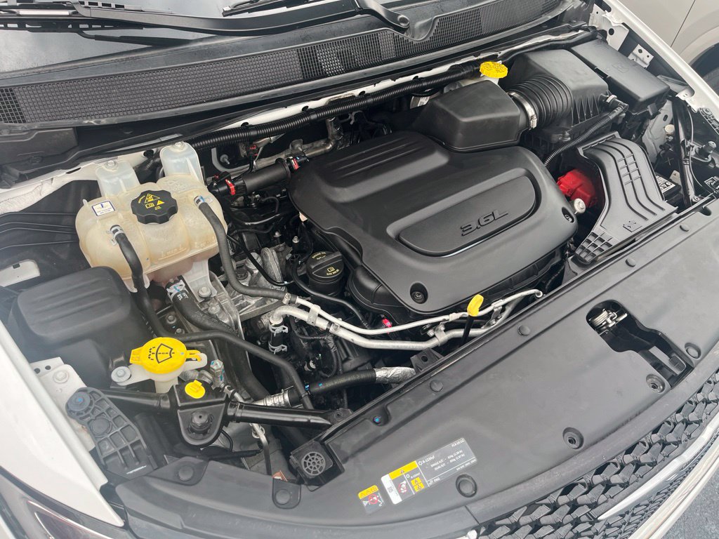 Used 2024 Chrysler Pacifica Touring-L FWD image 11