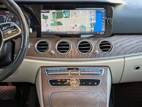 Used 2019 Mercedes-Benz E 300 4MATIC image 7