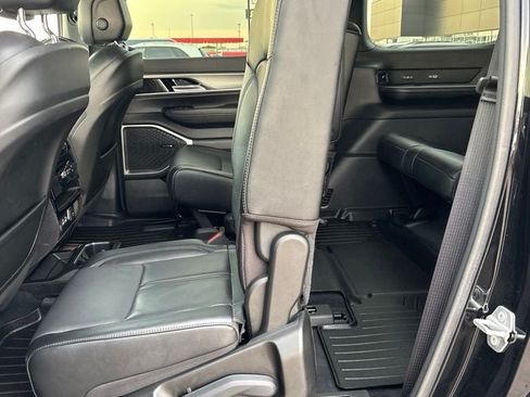 Used 2023 Jeep Wagoneer Series II AWD/4WD image 25