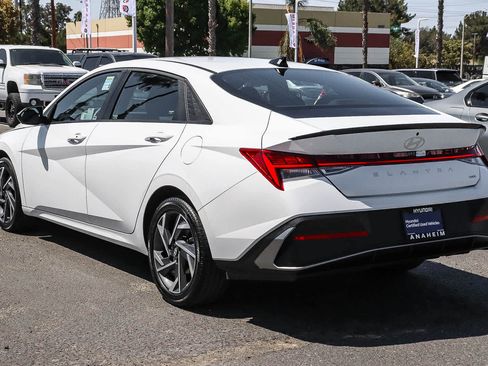 Used 2025 Hyundai Elantra SEL FWD image 9