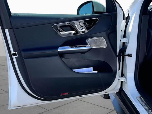 Used 2023 Mercedes-Benz GLC 300 image 21