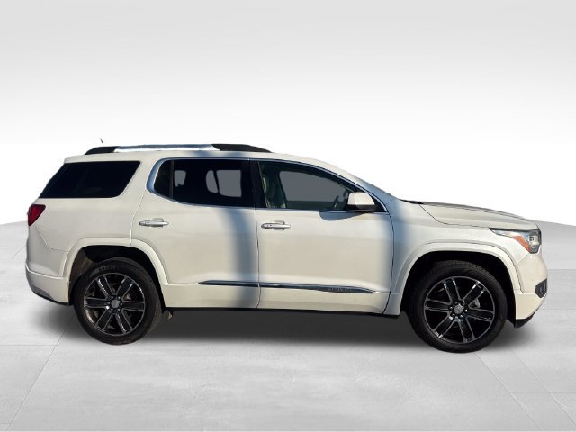 Used 2017 GMC Acadia Denali w/ Technology Package FWD image 8
