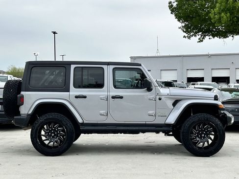 Used 2021 Jeep Wrangler Unlimited Sahara AWD/4WD image 3