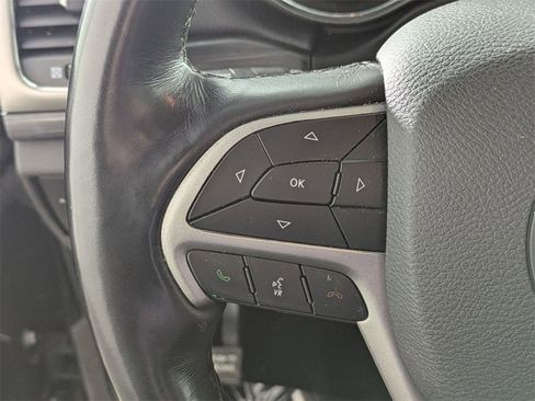 Used 2021 Jeep Grand Cherokee Laredo X image 19