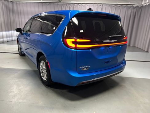 New 2026 Chrysler Pacifica Select image 5