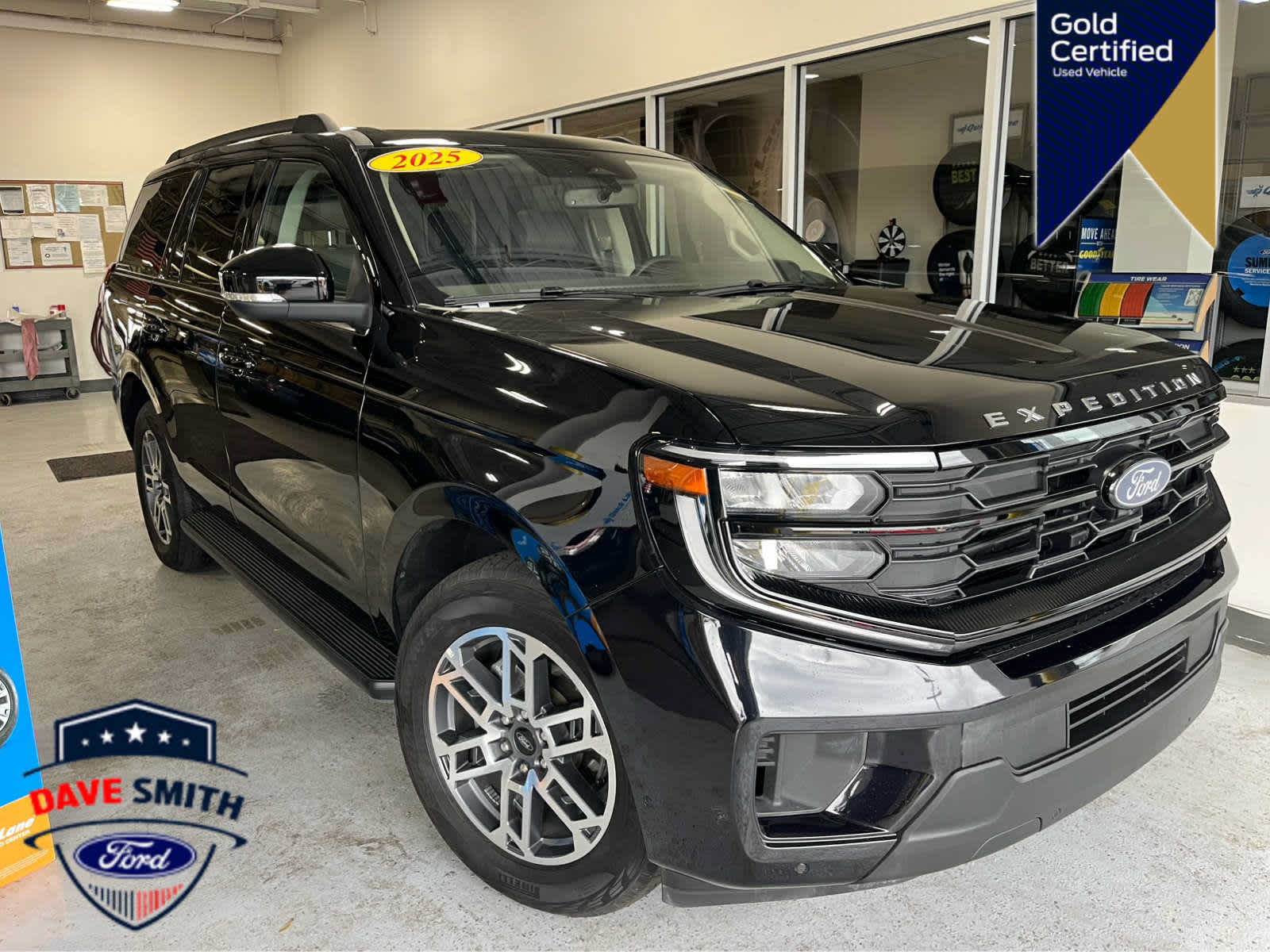 Used 2025 Ford Expedition Active AWD/4WD image 4