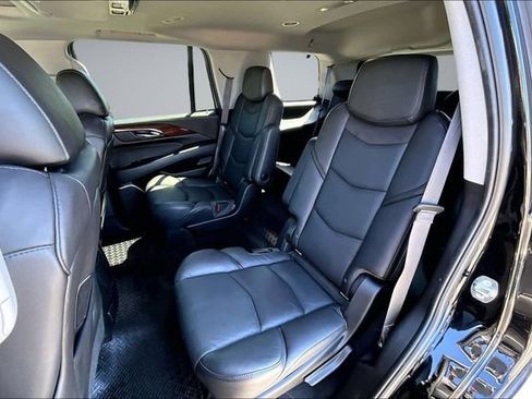 Used 2016 Cadillac Escalade Luxury AWD/4WD image 22
