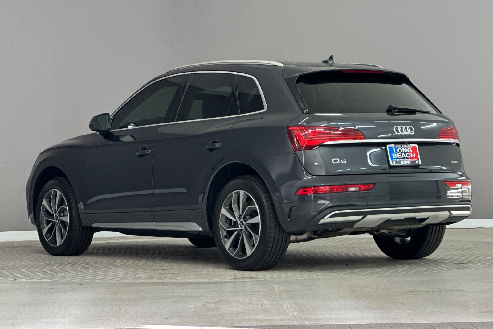 Used 2021 Audi Q5 2.0T Premium w/ Convenience Package AWD/4WD image 3