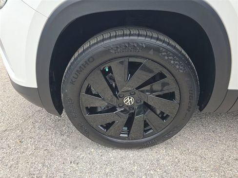 Used 2024 Volkswagen Atlas SE FWD image 8
