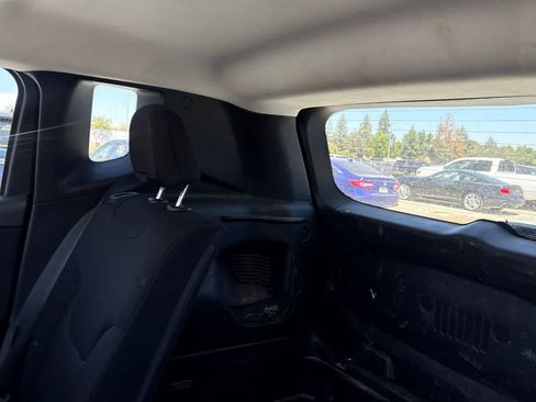 Used 2017 Jeep Renegade Latitude FWD image 17