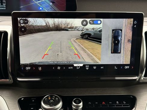 Used 2025 Ford Expedition Platinum image 14