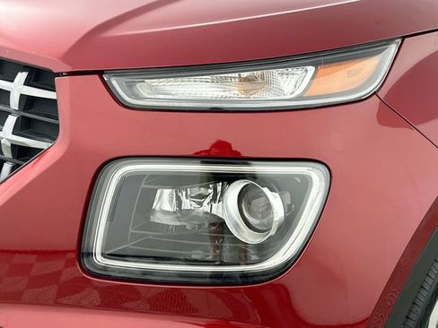 Used 2025 Hyundai Venue Limited FWD image 27