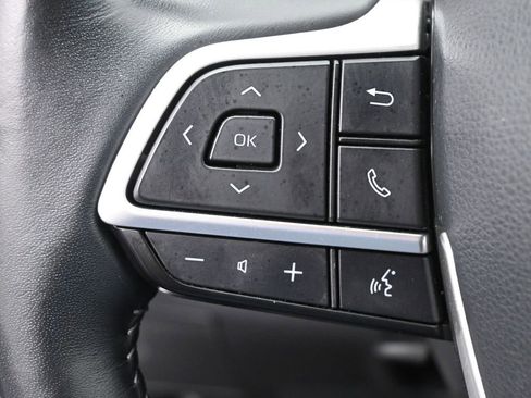 Used 2022 Toyota Highlander XLE AWD/4WD image 17