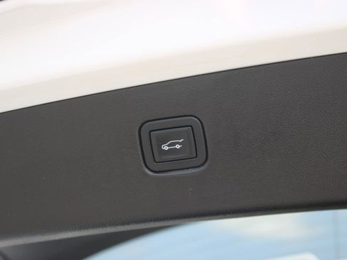 Used 2020 Chevrolet Blazer LT FWD image 16