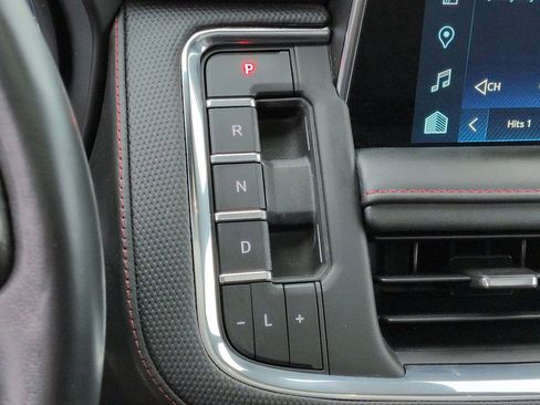 Used 2022 Chevrolet Suburban RST w/ Luxury Package AWD/4WD image 17