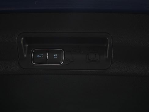 Used 2023 Ford Explorer XLT w/ XLT Sport Appearance Package AWD/4WD image 19