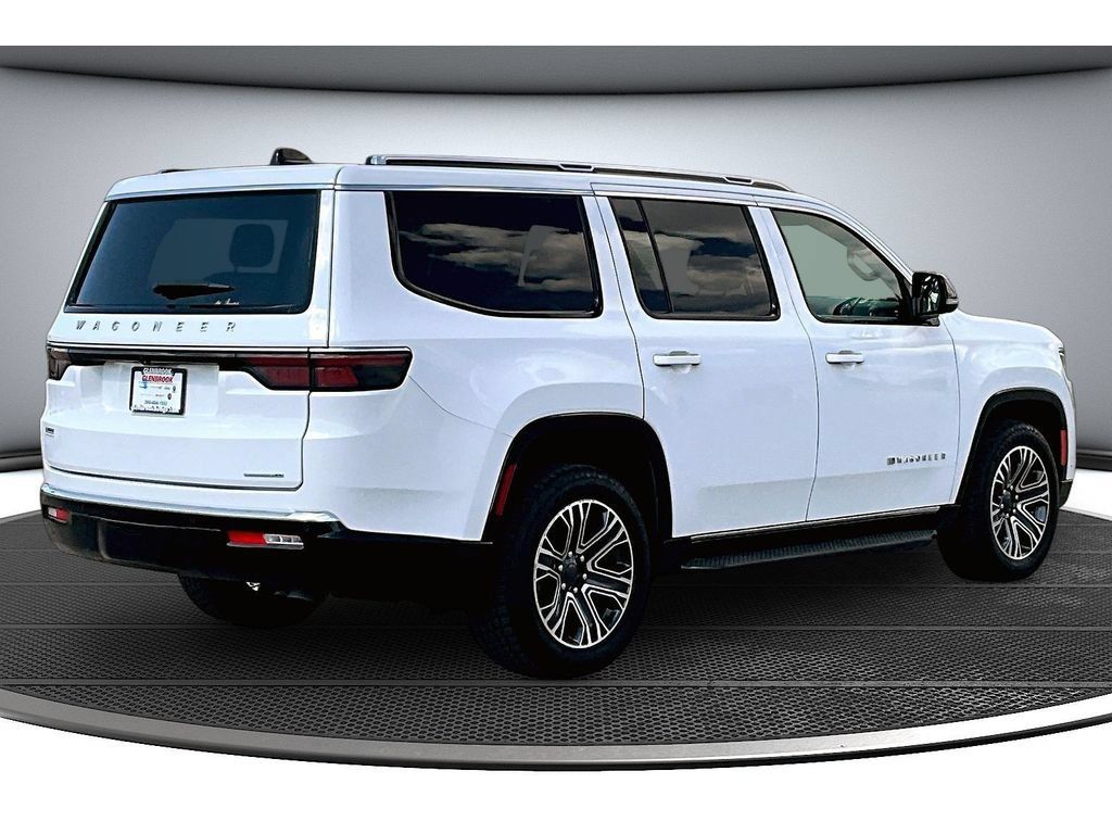 Certified 2024 Jeep Wagoneer Series II w/ Flexible Seating Group AWD/4WD image 18