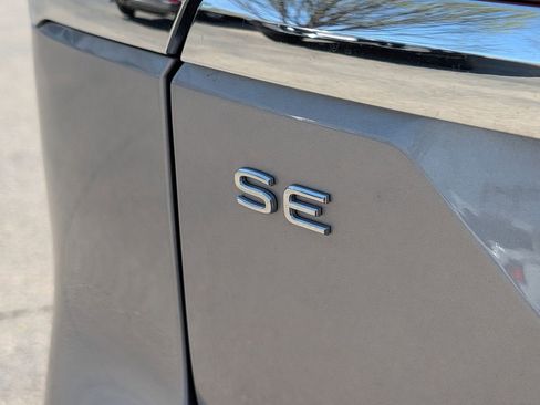 Used 2025 Volkswagen Atlas SE AWD/4WD image 11