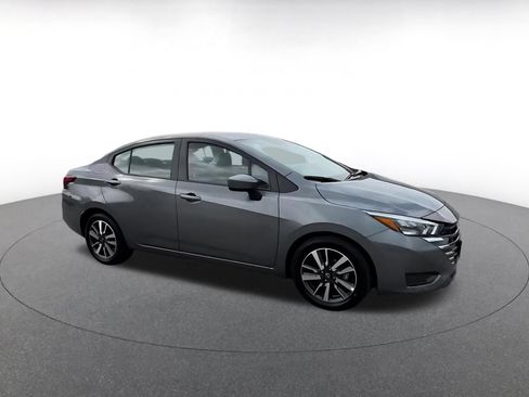 Used 2025 Nissan Versa SV FWD image 2