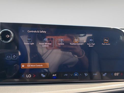 New 2026 Chevrolet Traverse LT w/ LPO, Floor Liner Package AWD/4WD image 26