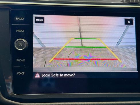 Used 2020 Volkswagen Tiguan SE R-Line image 16