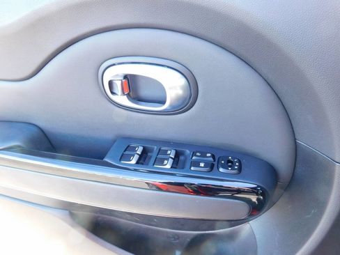 Used 2019 Kia Soul + image 17