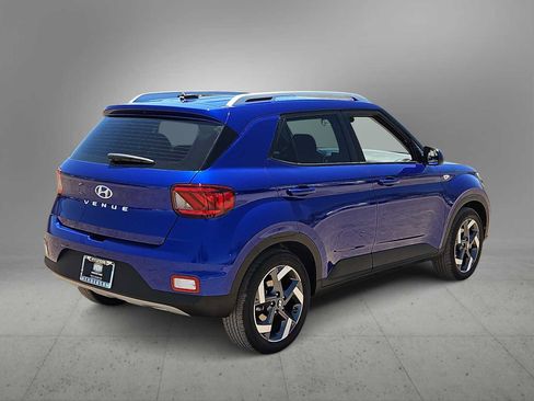 Used 2026 Hyundai Venue SEL FWD image 8