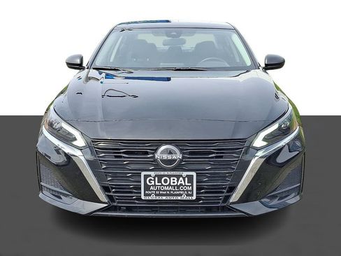 Used 2025 Nissan Altima 2.5 SV image 2