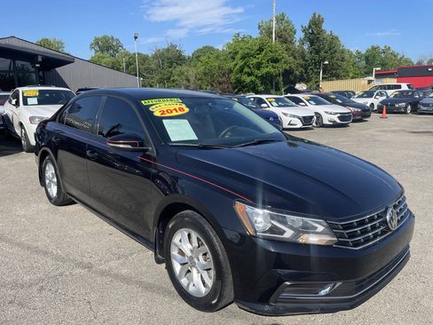Used 2018 Volkswagen Passat 2.0T S FWD image 3