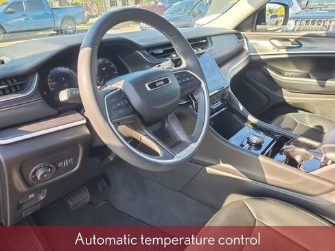 Used 2023 Jeep Grand Cherokee Limited AWD/4WD image 13
