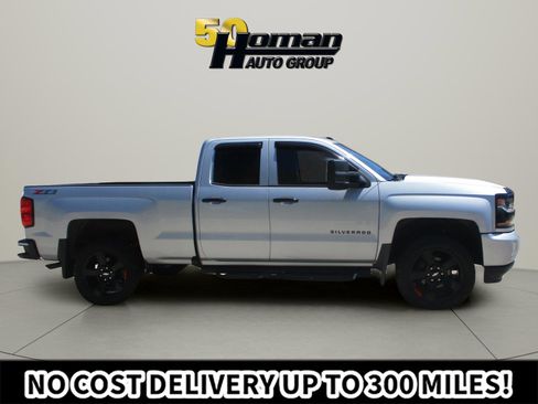 Used 2018 Chevrolet Silverado 1500 LT w/ Redline Edition AWD/4WD image 6