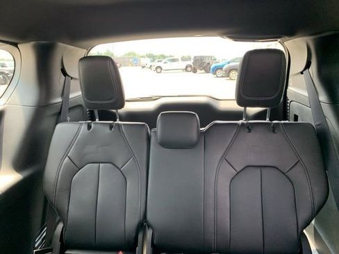 New 2026 Chrysler Pacifica Select image 24
