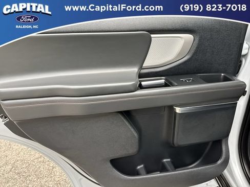 Used 2025 Ford Expedition Active AWD/4WD image 16