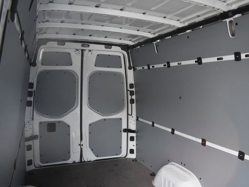 Used 2024 Mercedes-Benz eSprinter 170 Cargo image 30