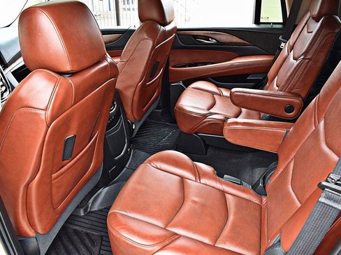 Used 2020 Cadillac Escalade Luxury RWD image 17