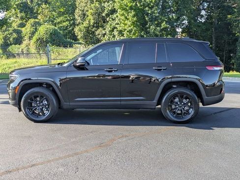 Used 2024 Jeep Grand Cherokee Altitude AWD/4WD image 7