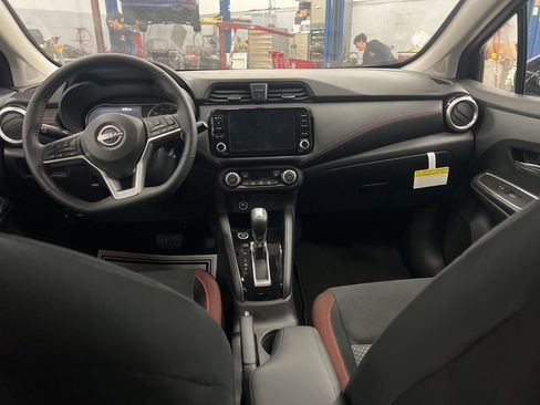 New 2025 Nissan Versa SR image 30