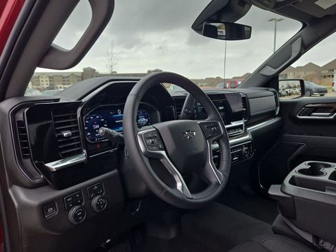 Used 2023 Chevrolet Silverado 1500 RST image 2