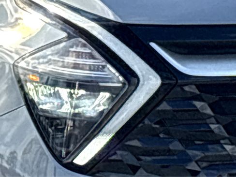 Used 2023 Kia Sportage EX image 15