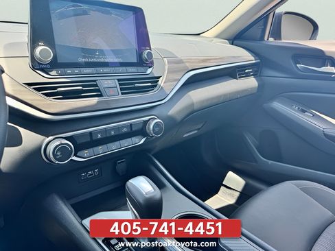 Used 2025 Nissan Altima 2.5 SV FWD image 22