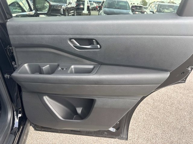 Used 2026 Nissan Pathfinder SV AWD/4WD image 14