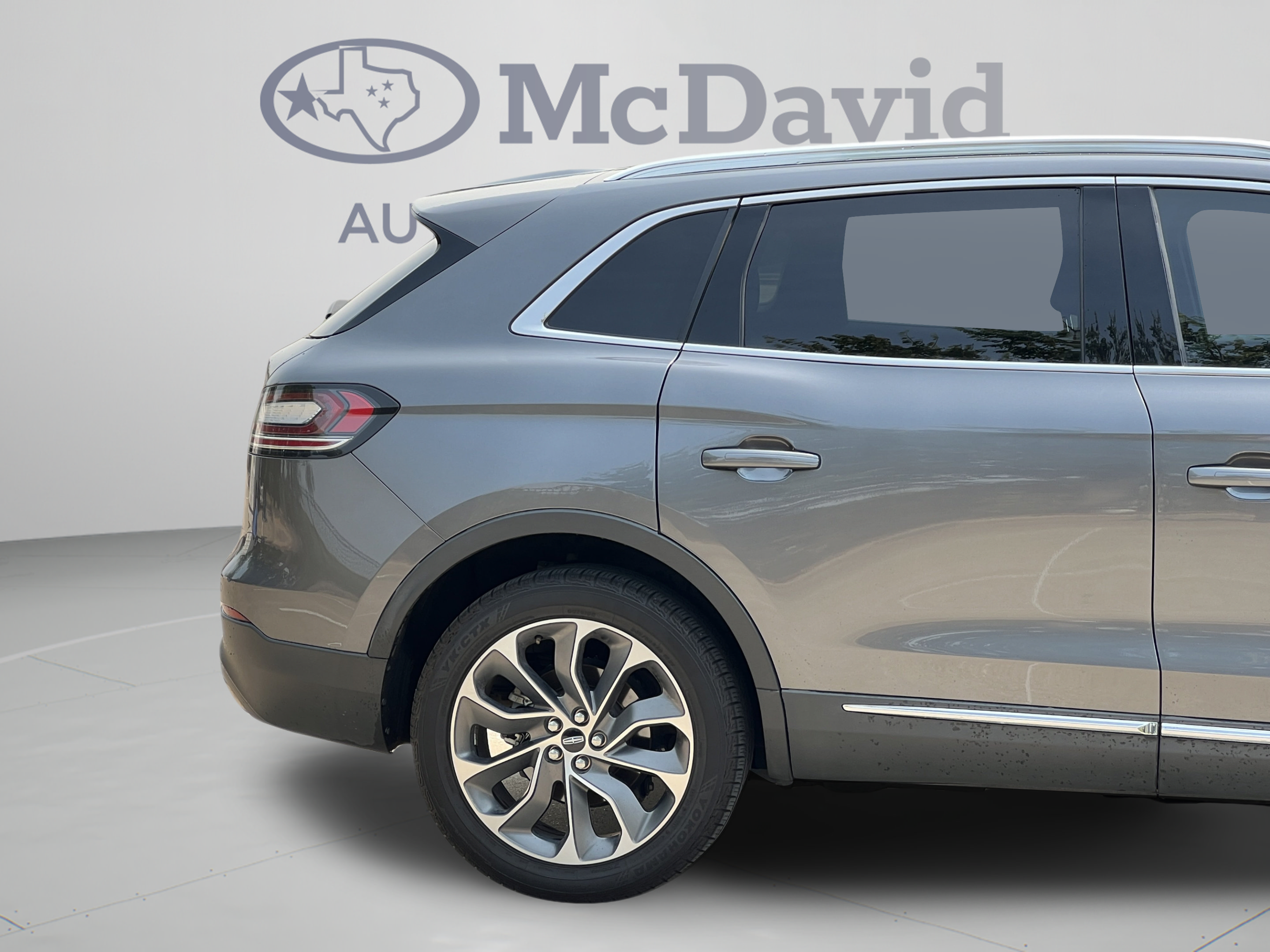 Used 2022 Lincoln Nautilus Reserve FWD image 31