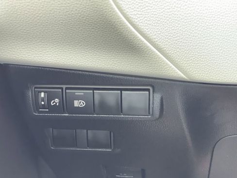 Used 2024 Toyota Corolla Cross L image 17