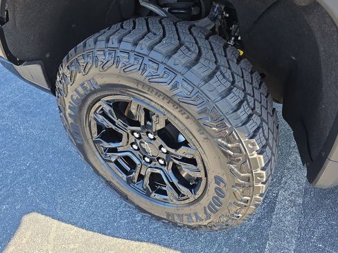 Certified 2022 Chevrolet Silverado 1500 ZR2 w/ Technology Package image 34